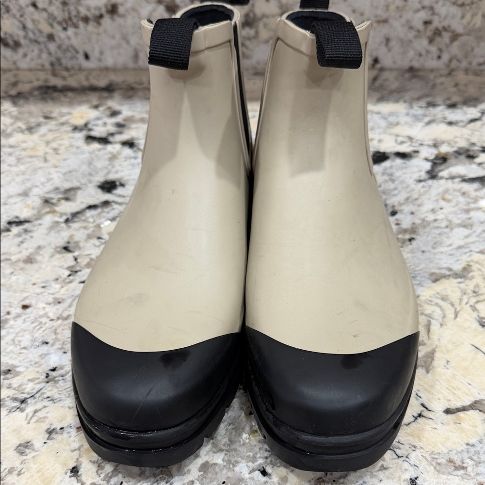 Everlane Women's Black and Cream Ankle Rain Boots